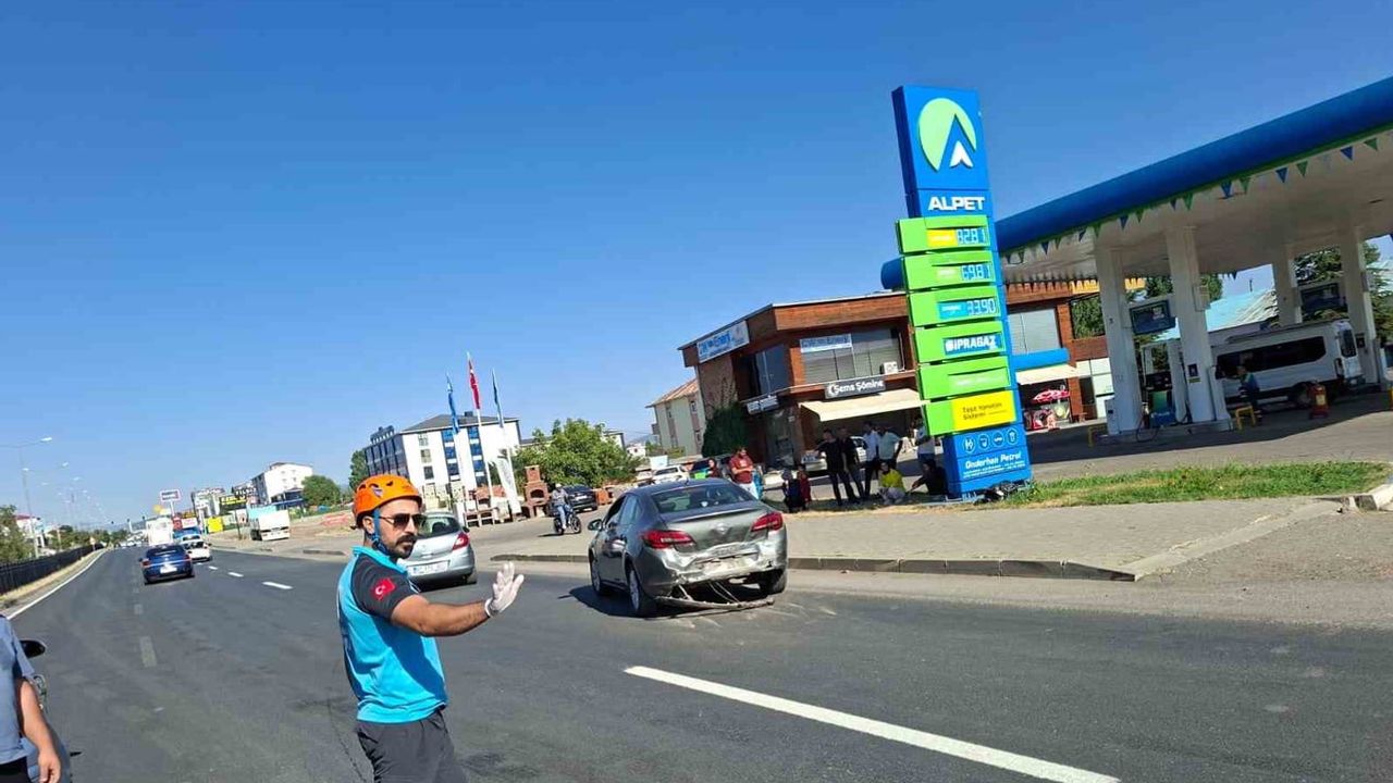 Bingöl'de Simani mevkiinde zincirleme çarpışma: 5 yaralı