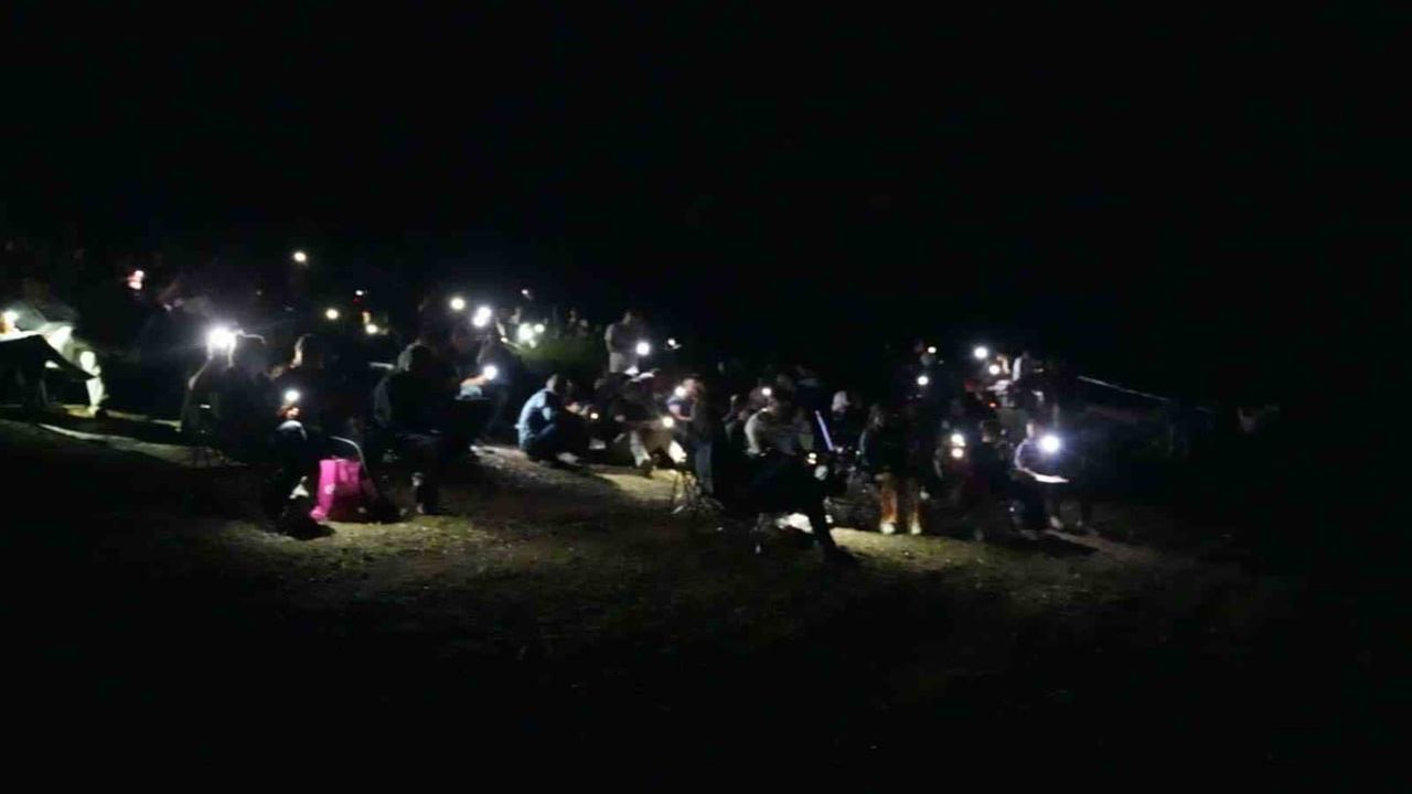 Binlerce göz gökyüzünde: Yenişehir'de Perseid meteor gecesi