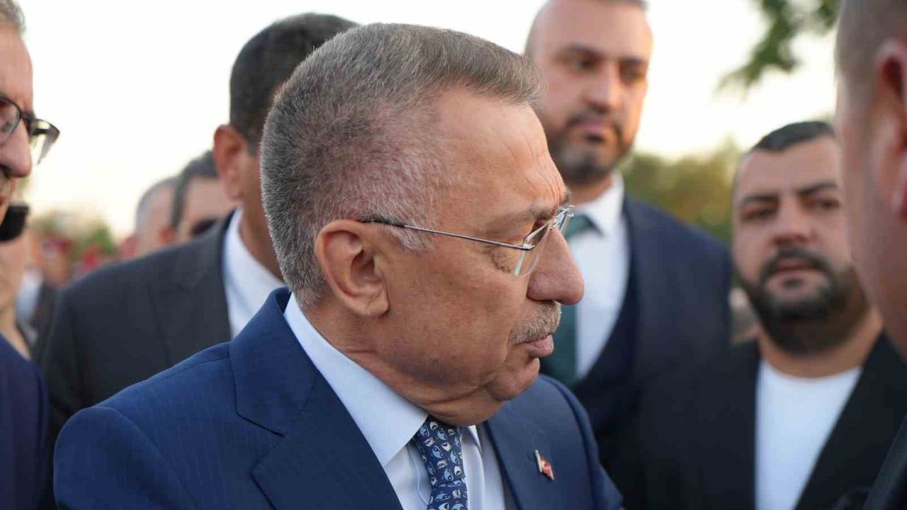 Binlerce konukla gerçekleşen nikahta Bahçeli, Enes Doğan çiftinin şahitliğini üstlendi