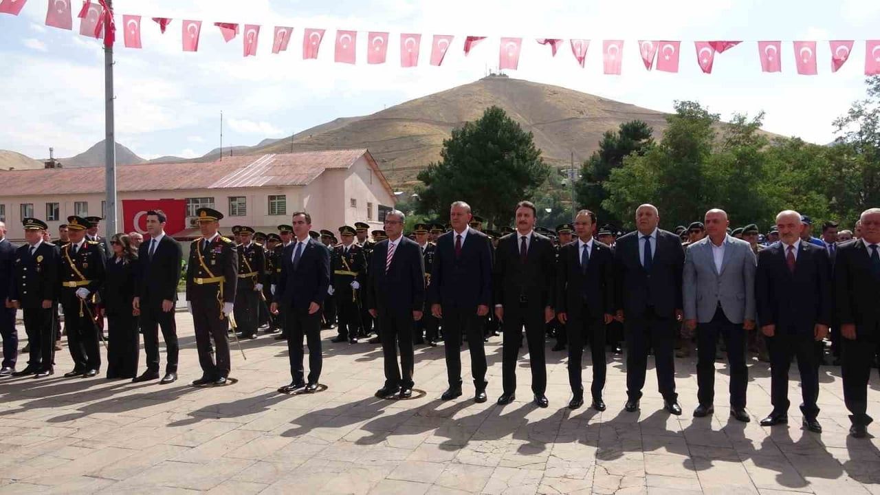 Bitlis'te meydanlarda zafer coşkusu yaşandı