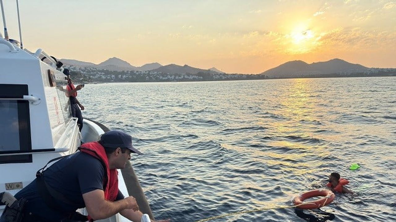 Bodrum açıklarında yüzerek Yunanistan'a geçme girişimi engellendi