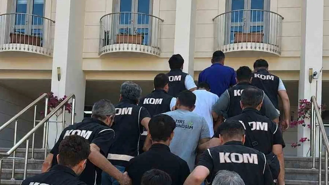 Bodrum'da yabancı hatla tehditle bağlantılı üç kişi tutuklandı
