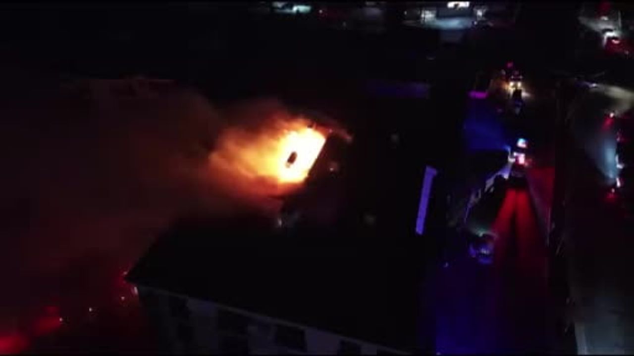 Bodrum katındaki trafo yangını Hasas Mahallesi'nde asansör boşluğundan çatıya sıçradı