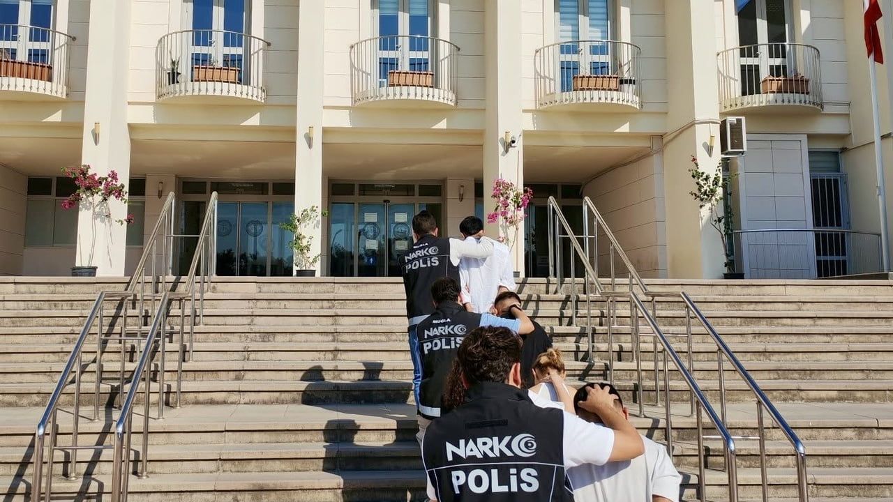 Bodrum narkotik ekiplerinden iş yerine baskın: skunk, sentetik hap ve kokain ele geçirildi