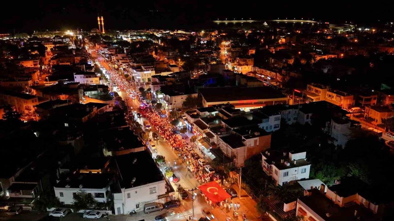 Bodrum ve Turgutreis'te binlerin 30 ağustos coşkusu