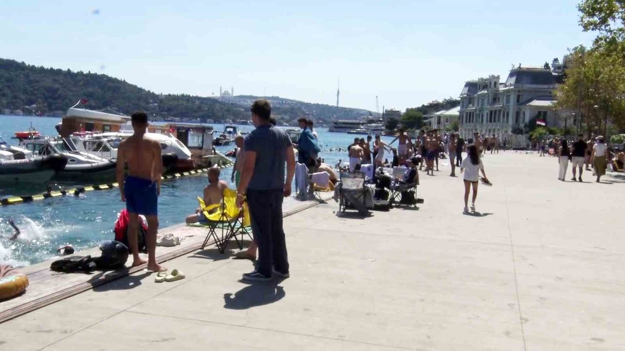 boğaz kenarlarında serinleme arayışı: Bebek sahili dolup taştı
