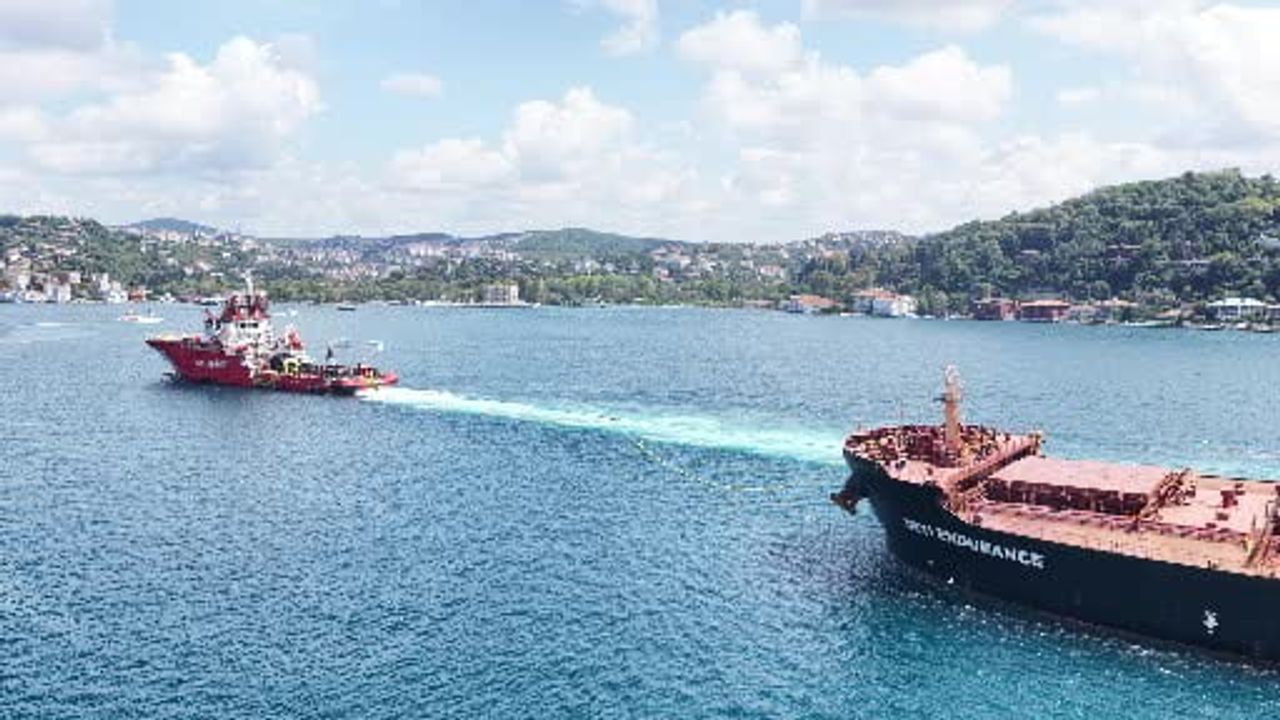 Boğazda planlı eskort: Deyi Endurance geçişi çift yönlü trafiği durdurdu
