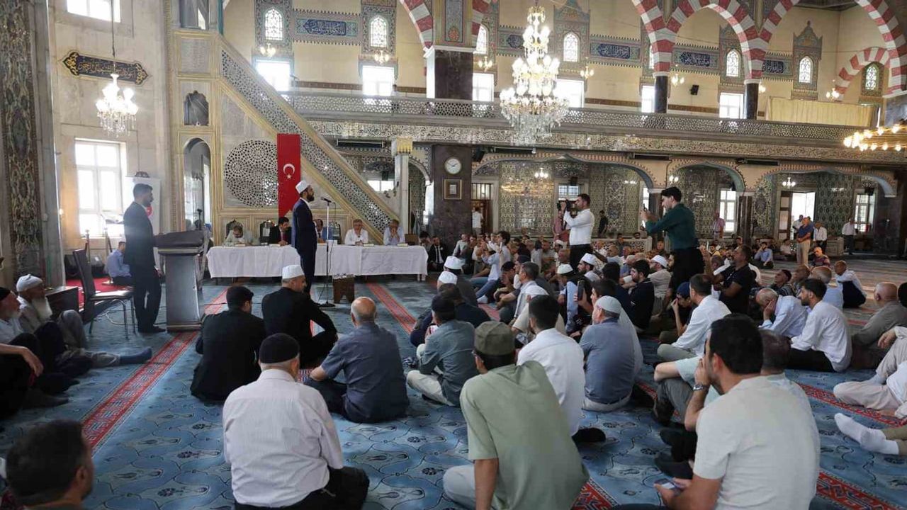 Bölge finallerinde ezanın sesi Erzincan'dan yükseldi