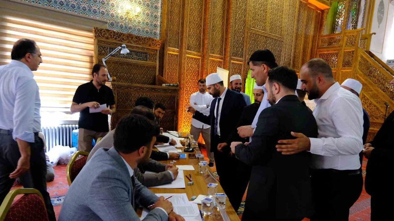 Bölgede ezan ustaları Van Ulu Cami'de buluştu