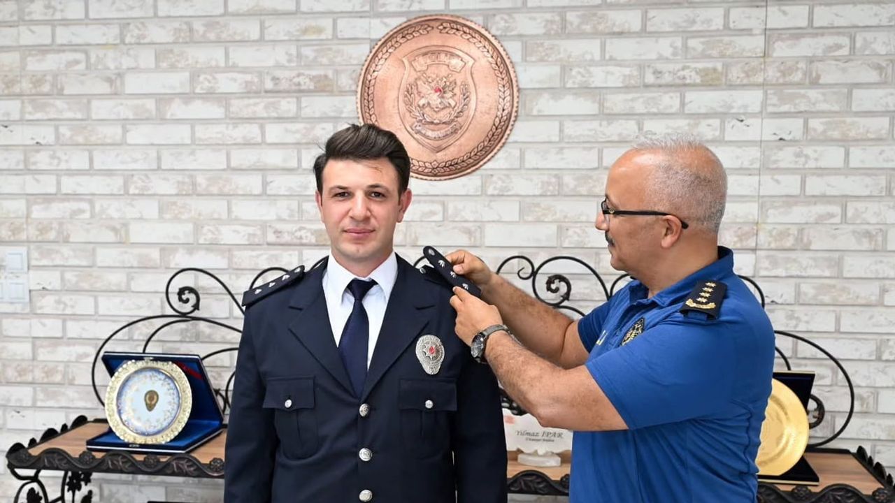 Bolu'da fedakarlıkları ödüllendirilen polislerin başkomiser rütbeleri takıldı