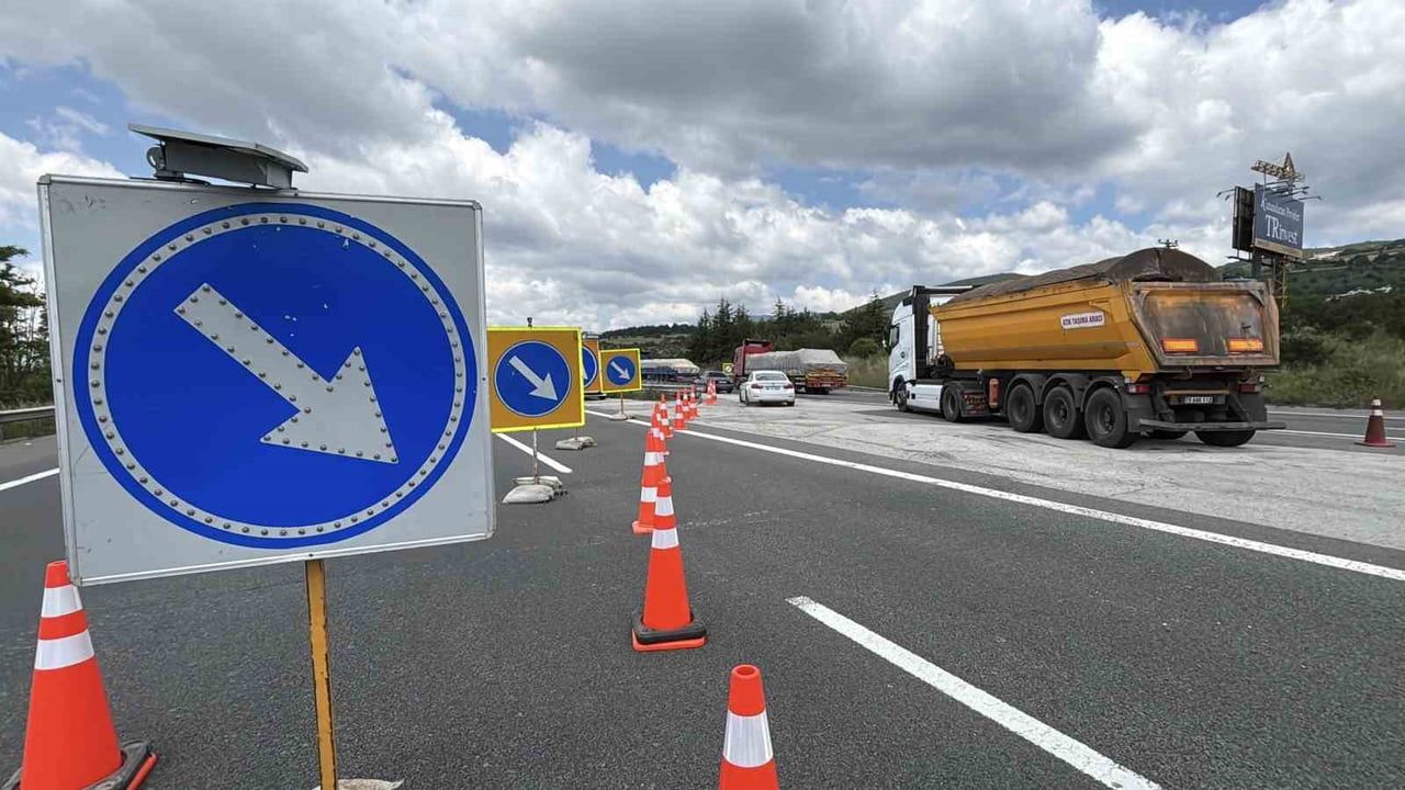 Bolu'da üstyapı çalışması: Anadolu Otoyolu'nun İstanbul istikameti geçici olarak kapatıldı