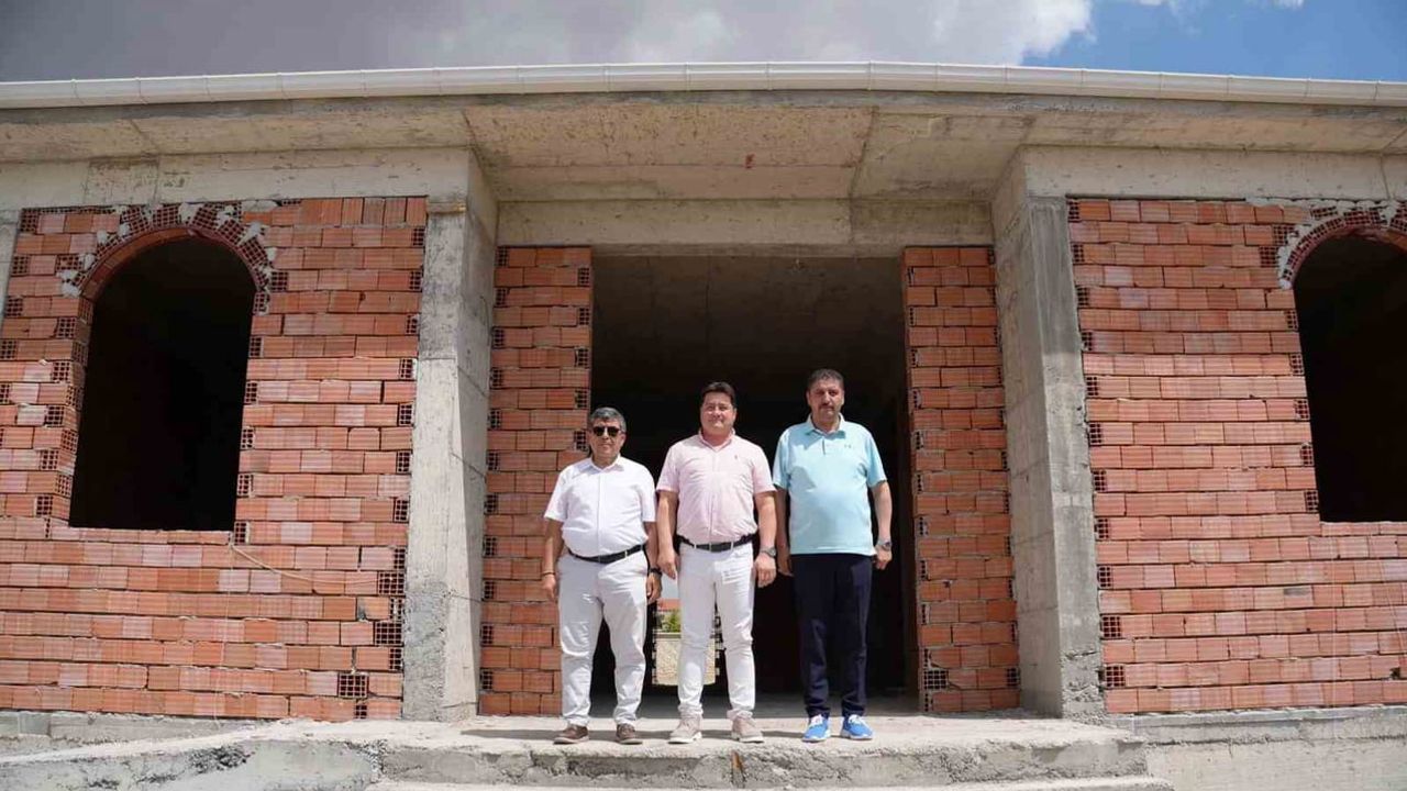 Bolvadin'de beş mahallenin hizmetine girecek aile sağlığı merkezi inşaatı sürüyor