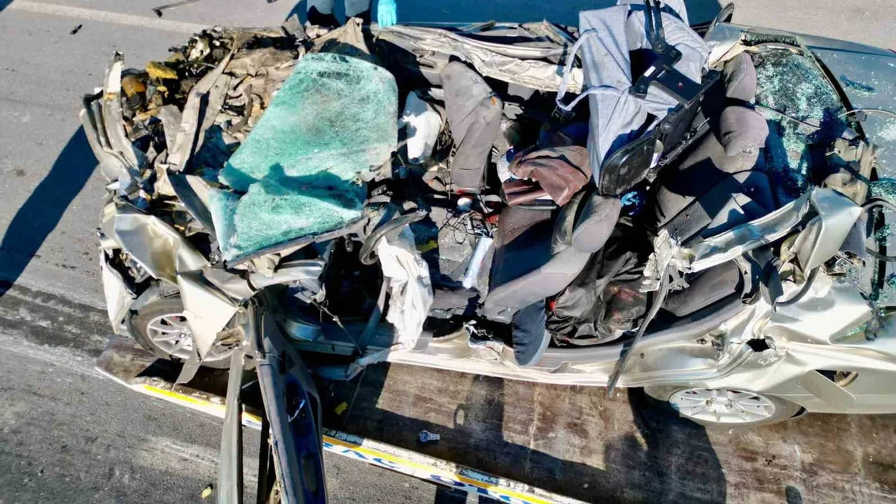 Bolvadin'de tırın arkasında sürüklenen otomobilin sürücüsü hayatını kaybetti
