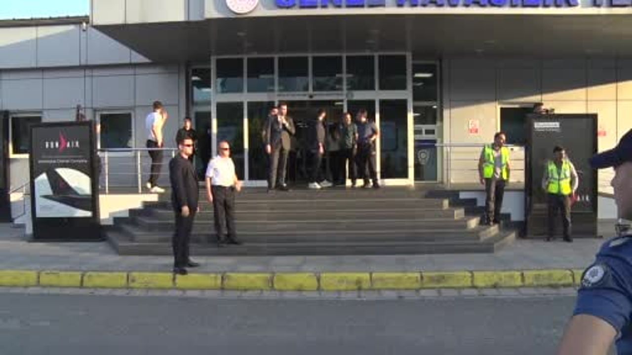 Bordo-mavili transferin ilk adımı: Salah İstanbul'dan uçtu