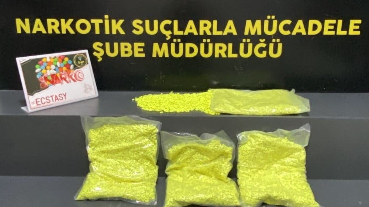 Bornova'da çantadan 31 bin 320 ekstazi çıktı