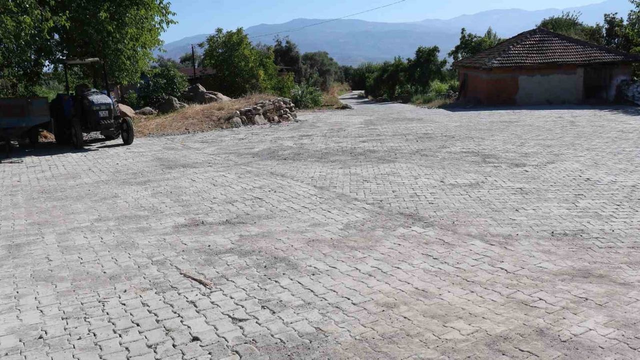 Bozdoğan'da Eymir mahallesi parke çalışmasıyla daha düzenli hale geldi