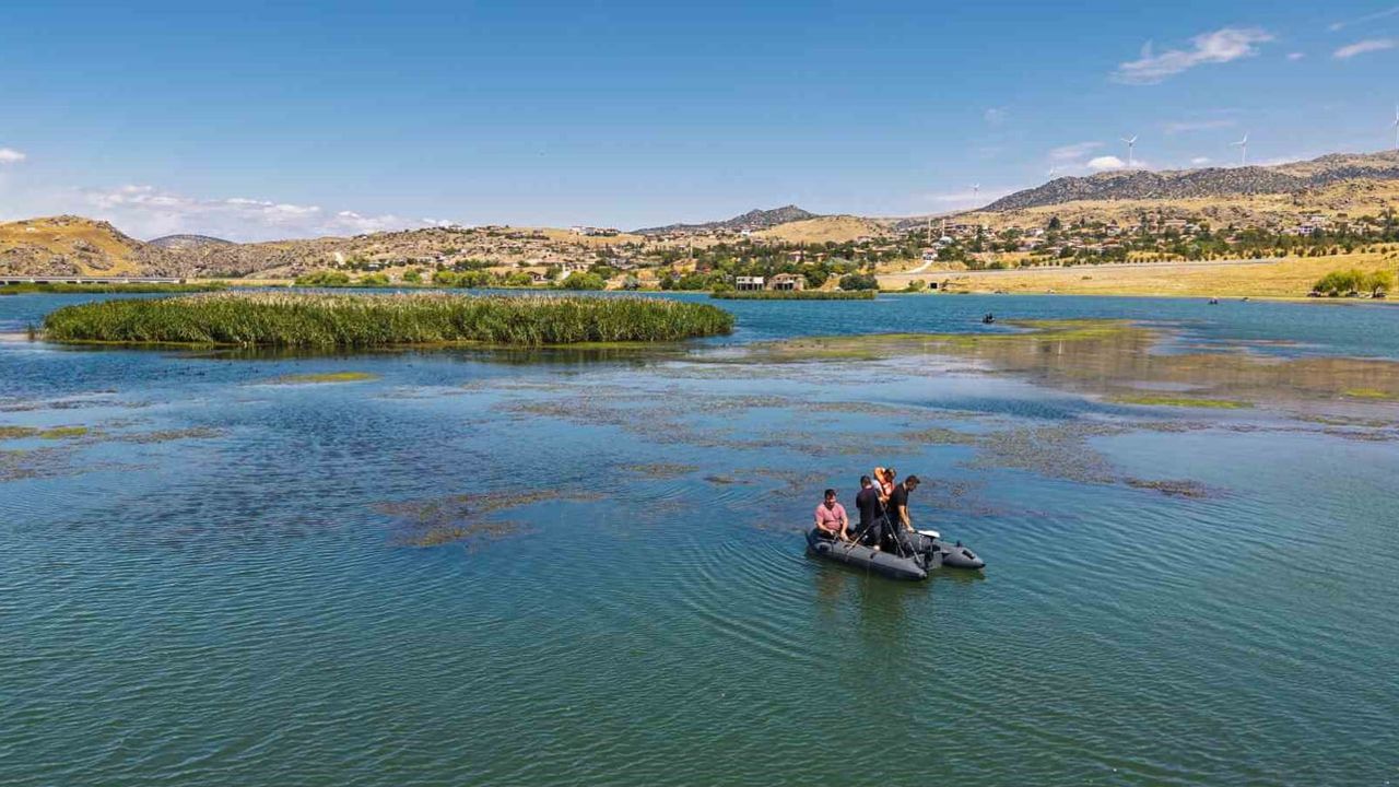 Bozkırın ortasında tarih ve su: Çeşnigir Köprüsü'nde tekne turları ve olta keyfi