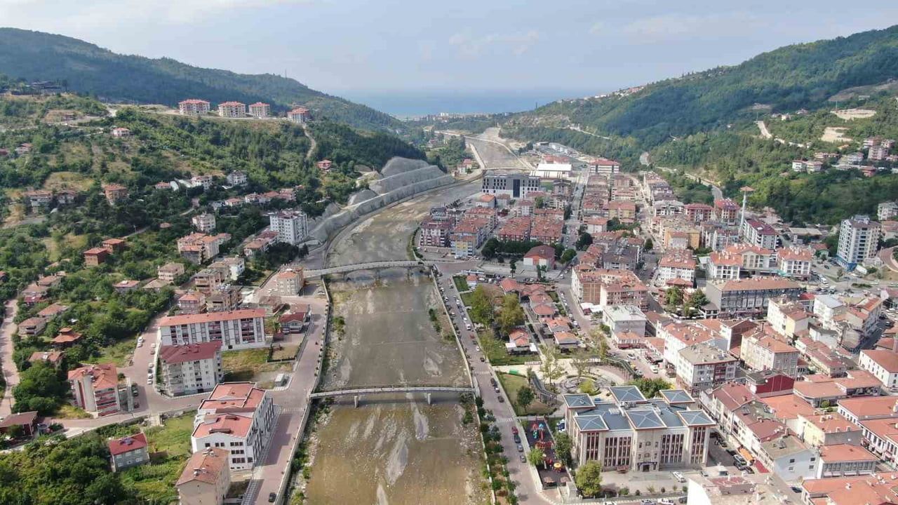 Bozkurt'ta selin yaralarını saran kadın: konteynerden kendi dükkanına