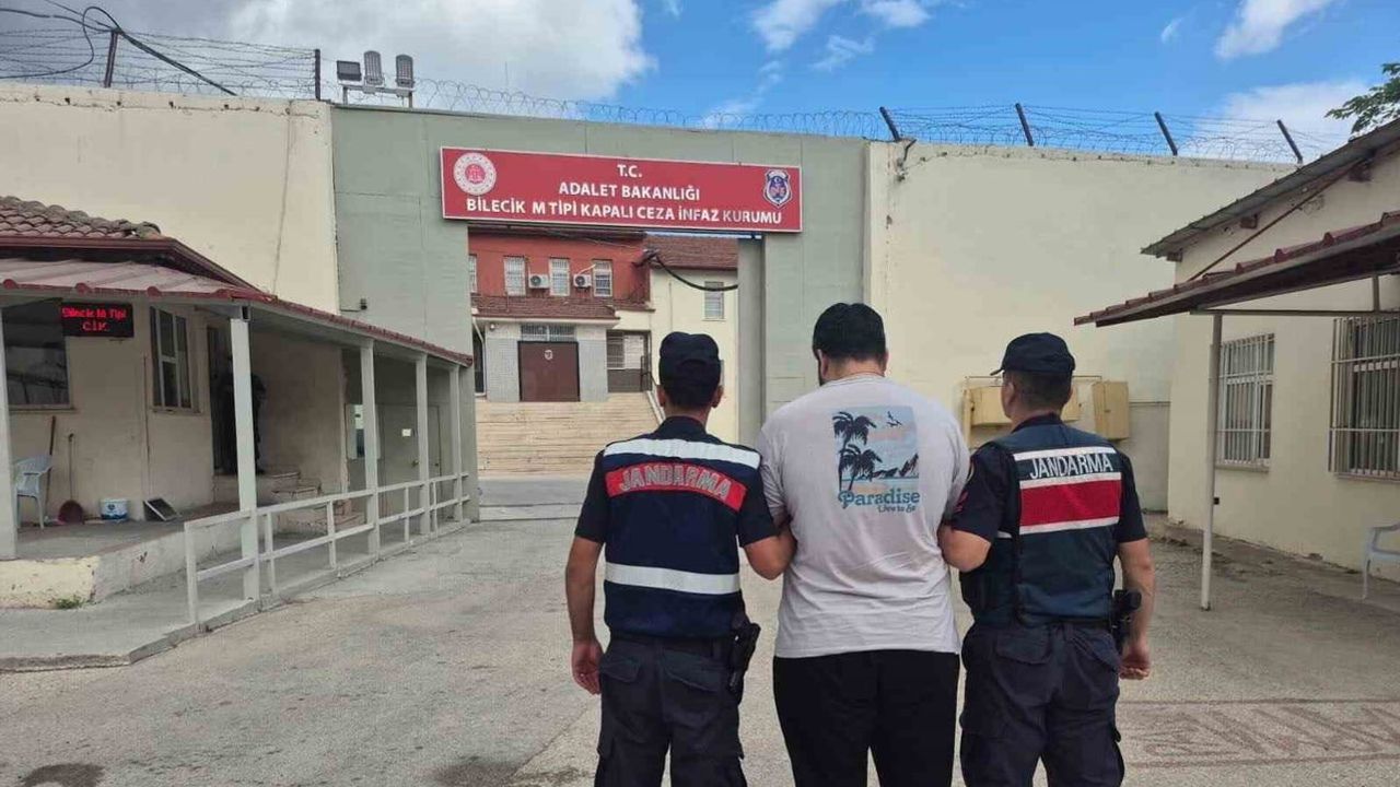 Bozüyük'te aranan uyuşturucu sanığı jandarmaya teslim edildi