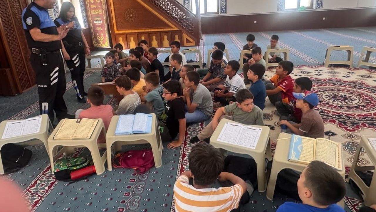 Bozüyük'te yaz kursunda 45 öğrenciye güvenli internet ve 112 eğitimi verildi