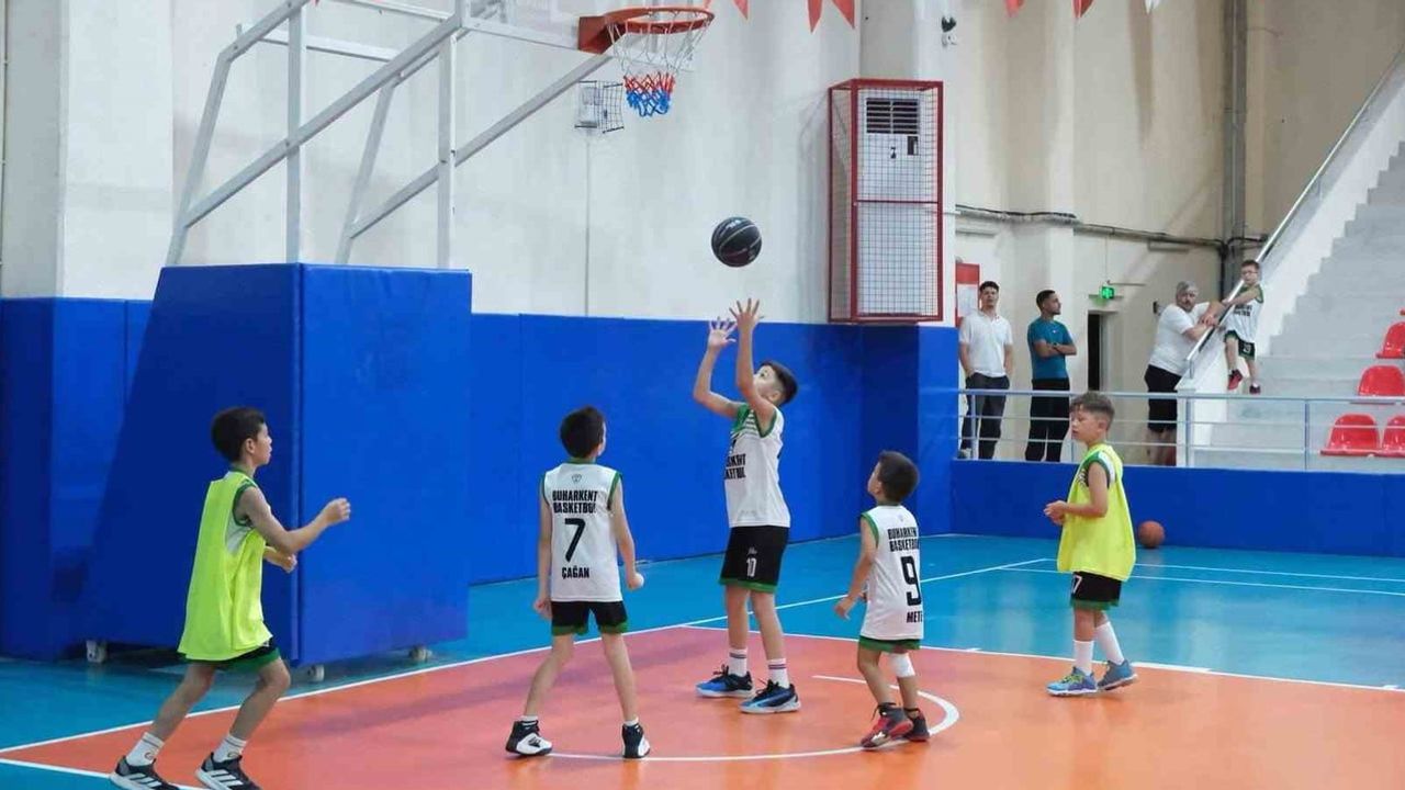 Buharkent'te basketbol gençlerin yetenek ve centilmenlik sahnesi oldu
