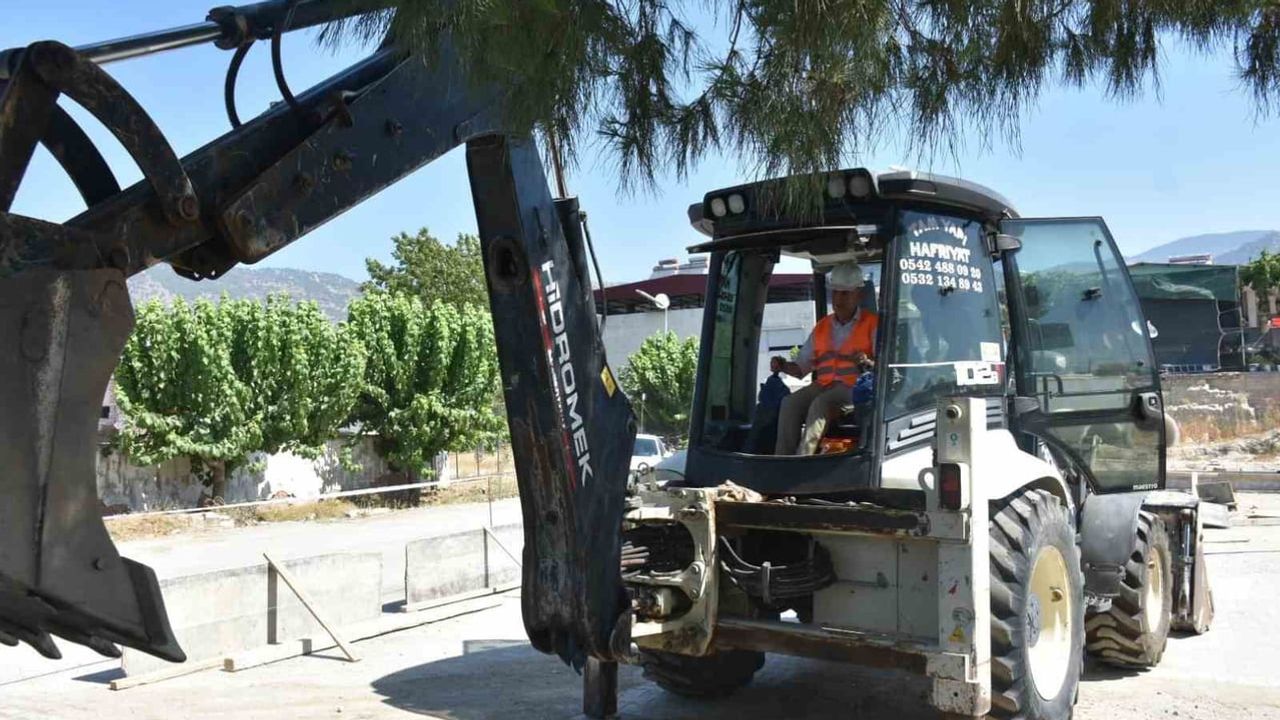 Buharkent'te doğalgaz ağı Menderes mahallesine uzanıyor