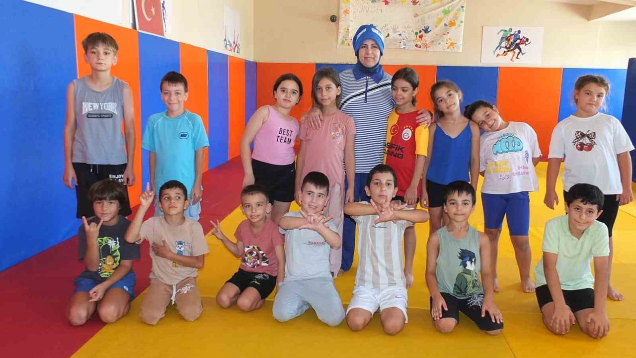 Burhaniye'de gençler sahada: lisanslı sporcu sayısı 5 bine doğru