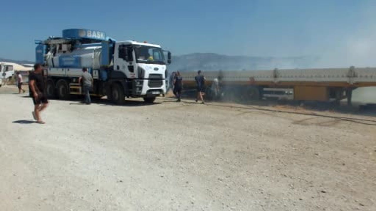 Burhaniye'de Karınca deresi kıyısında ot yangını, vatandaş ve itfaiye birlikteliğiyle söndürüldü