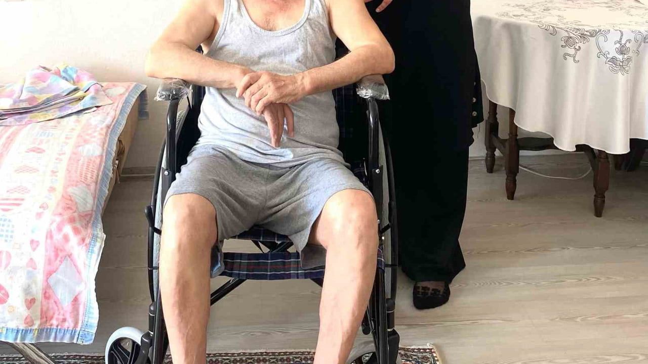 Burhaniye'de muhtar Yasemin Kozan kapı kapı ihtiyaç sahiplerine ulaştı
