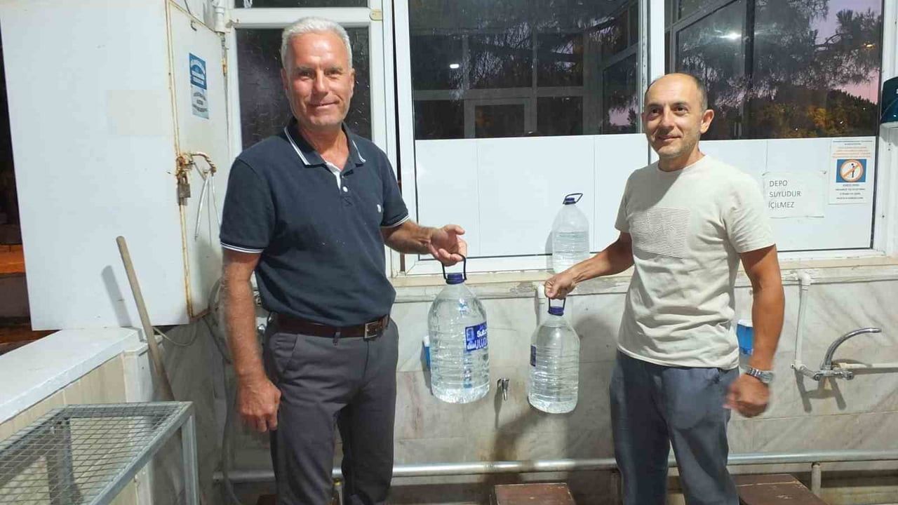 Burhaniye Ören'in yüksek kesimleri susuz kaldı, abdestler pet şişeyle alınıyor