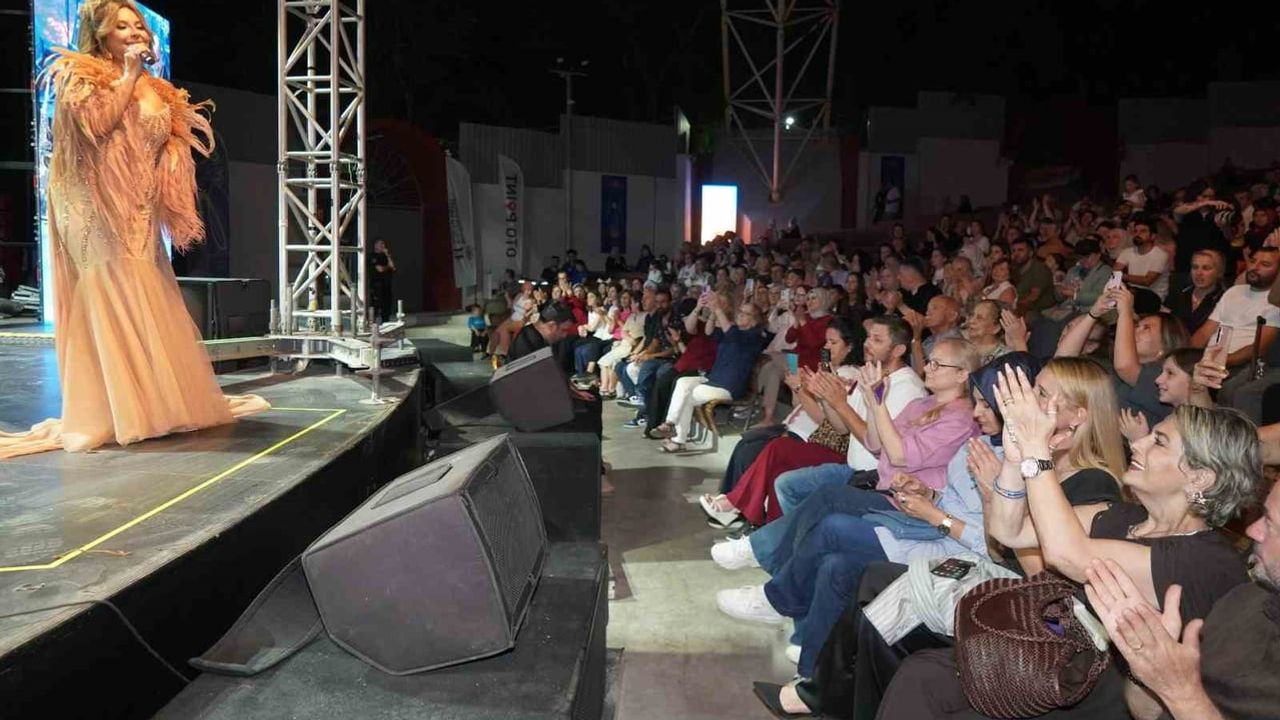 Bursa akşamında Aslı Hünel'le unutulmaz müzik rüzgarı