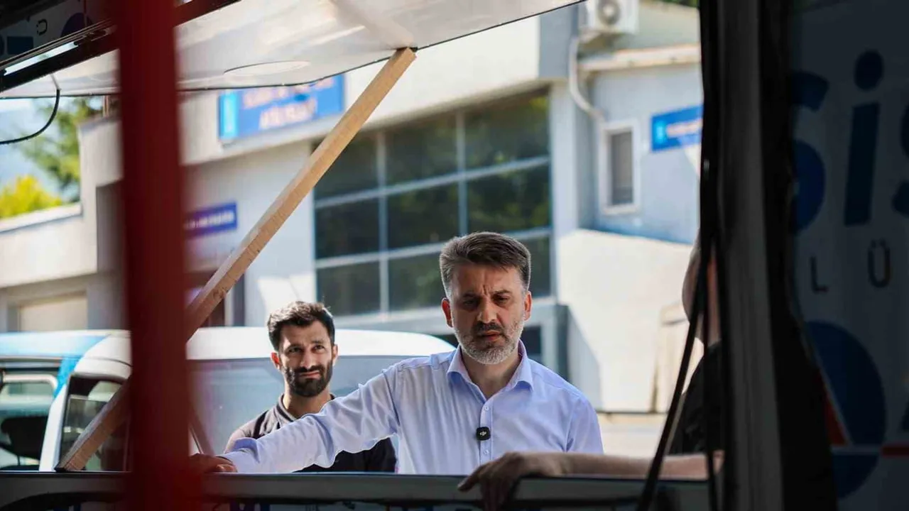 Bursa Büyükşehir Belediyesi eski otobüsleri afetlere destek verecek iki mobil araca dönüştürüyor