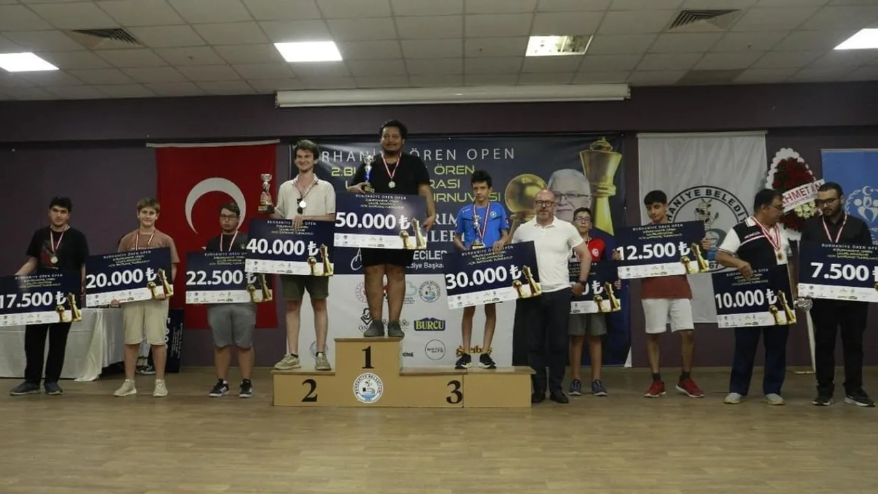 Bursa Büyükşehir'den Burhaniye'de iki kupa başarısı