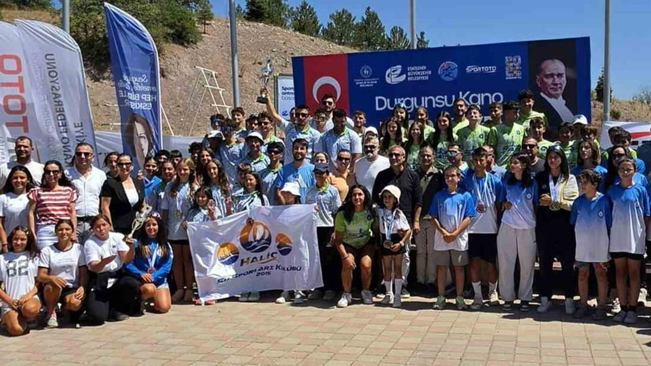 Bursa Büyükşehir kanocuları Eskişehir'den 12 madalyayla döndü