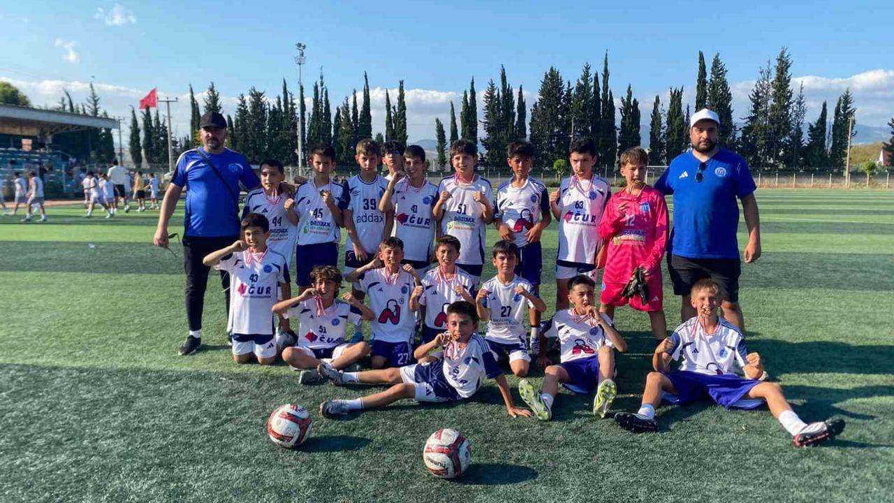 Bursa'da 1299 Bilecikspor'un minikleri gelecek vadetti