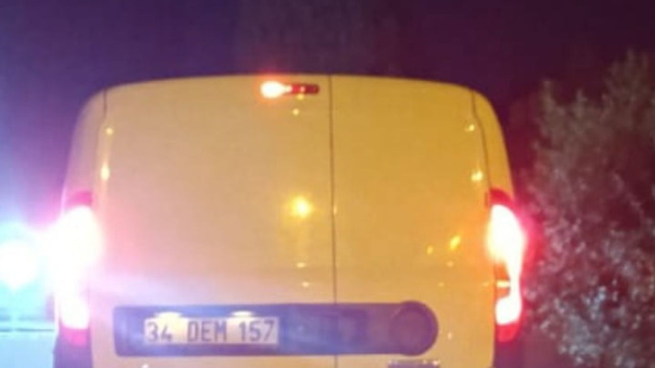 Bursa'da 30 kilometrelik kovalamaca sonrası aracında 483 gram esrar ve 168 bin lira bulunan sürücü yakalandı