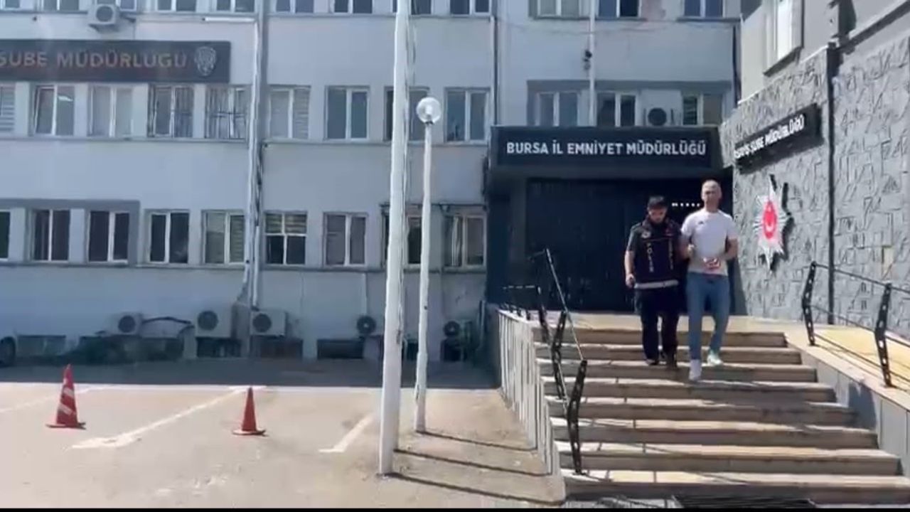Bursa'da çatıdan kaçmaya çalışırken yakalanan üç hükümlü cezaevine teslim edildi