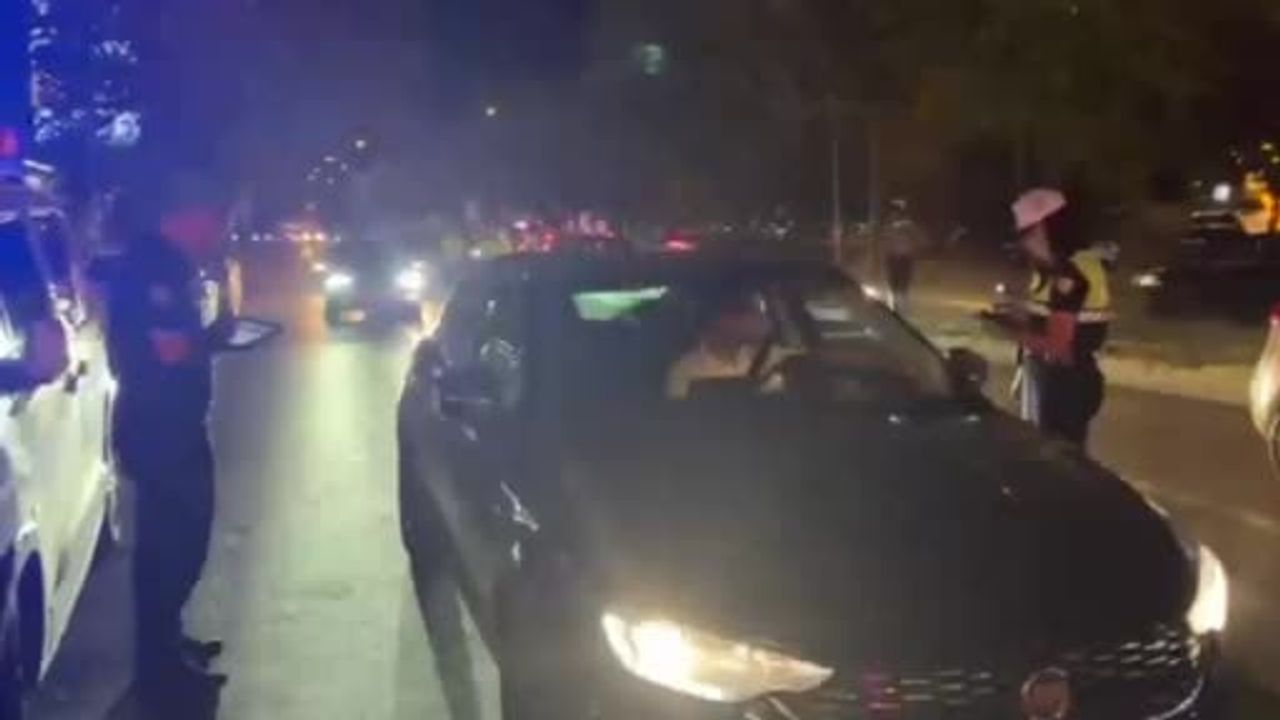 Bursa'da kapsamlı huzur denetimi: 21 aranan yakalandı, yüz binlerce lira ceza uygulandı