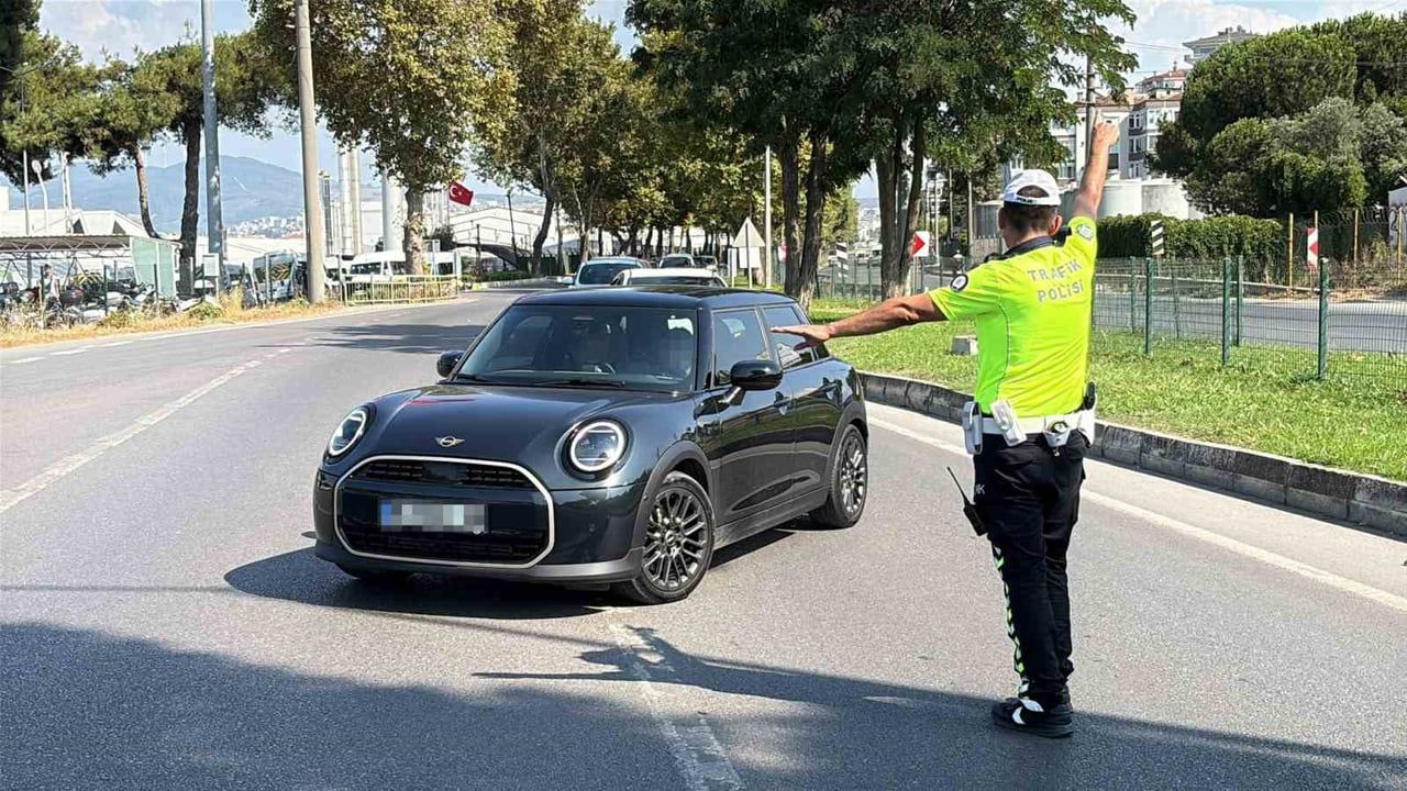 Bursa'da korsan taksi denetiminde 415 bin lira tutarında ceza ve men