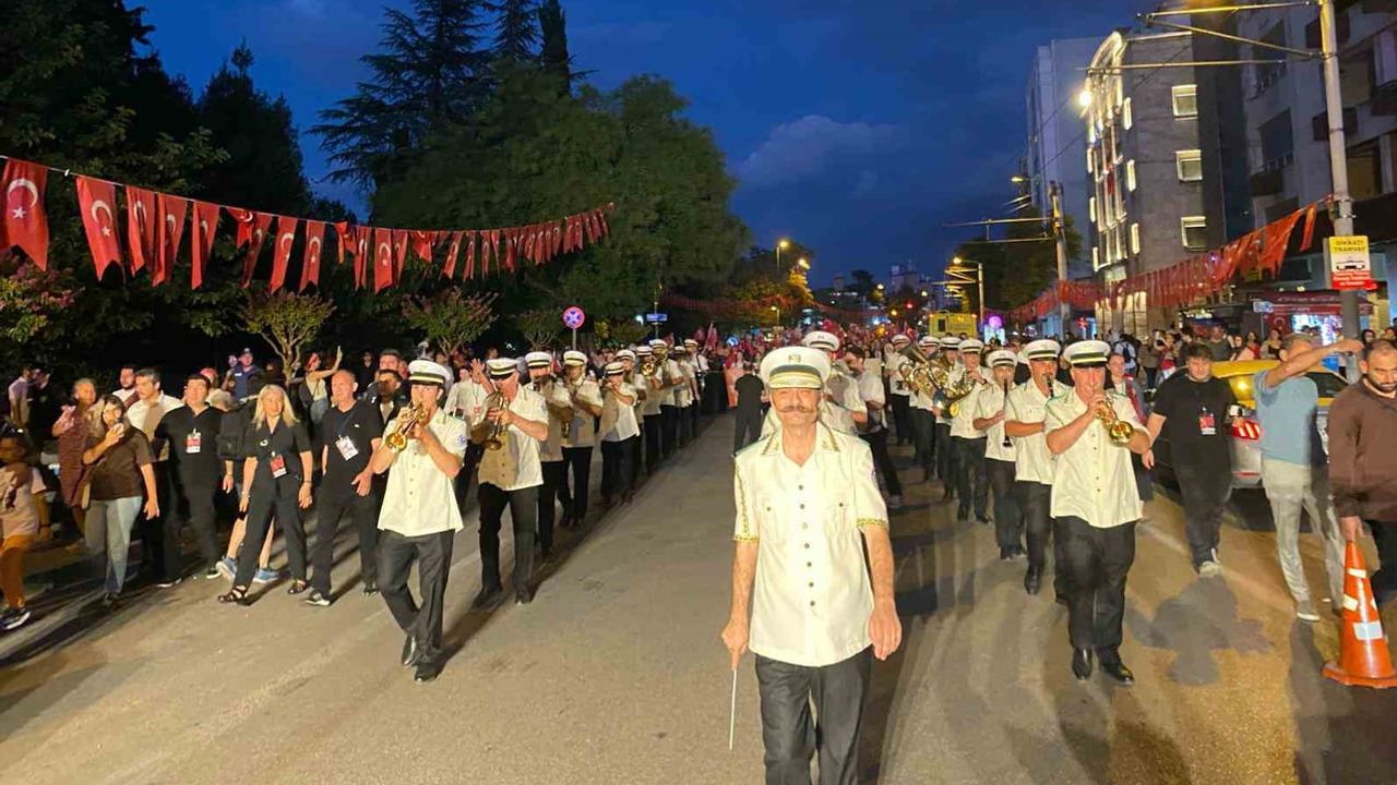 Bursa'nın zafer coşkusu kent merkezinden Kumsaz açıklarına taştı