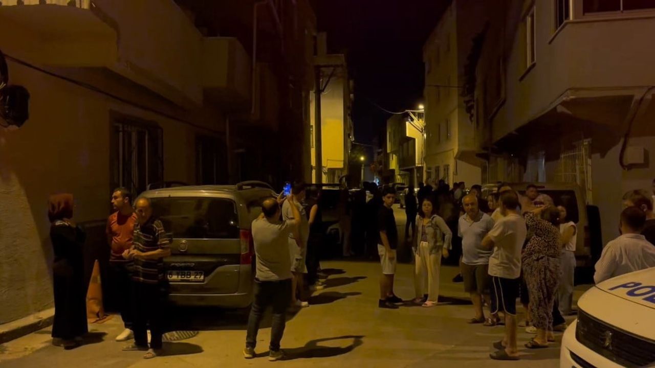 Bursa Osmangazi'de çöpe atılan kılıç mahallede paniğe yol açtı, incelemede oyuncak çıktı