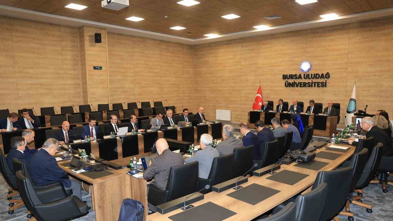 Bursa Uludağ Üniversitesi'nde ÜAK zirvesi: akademik standartlar ve iş birliği gündeme oturdu