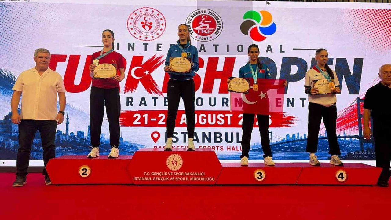 Bursalı Naz Kayadere Turkish Open'da ümitler 54 kiloda altın madalya kazandı