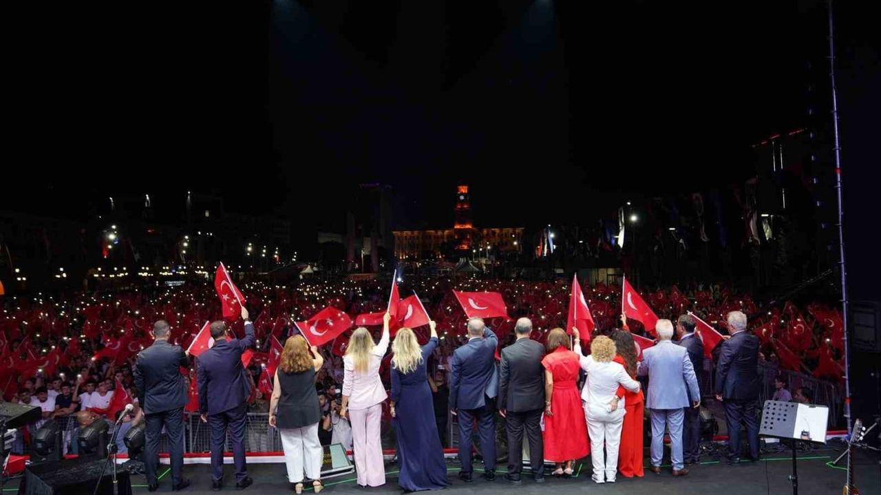 Büyükçekmece'de cumhuriyet kent meydanı açılışıyla 30 ağustos coşkusu yaşandı