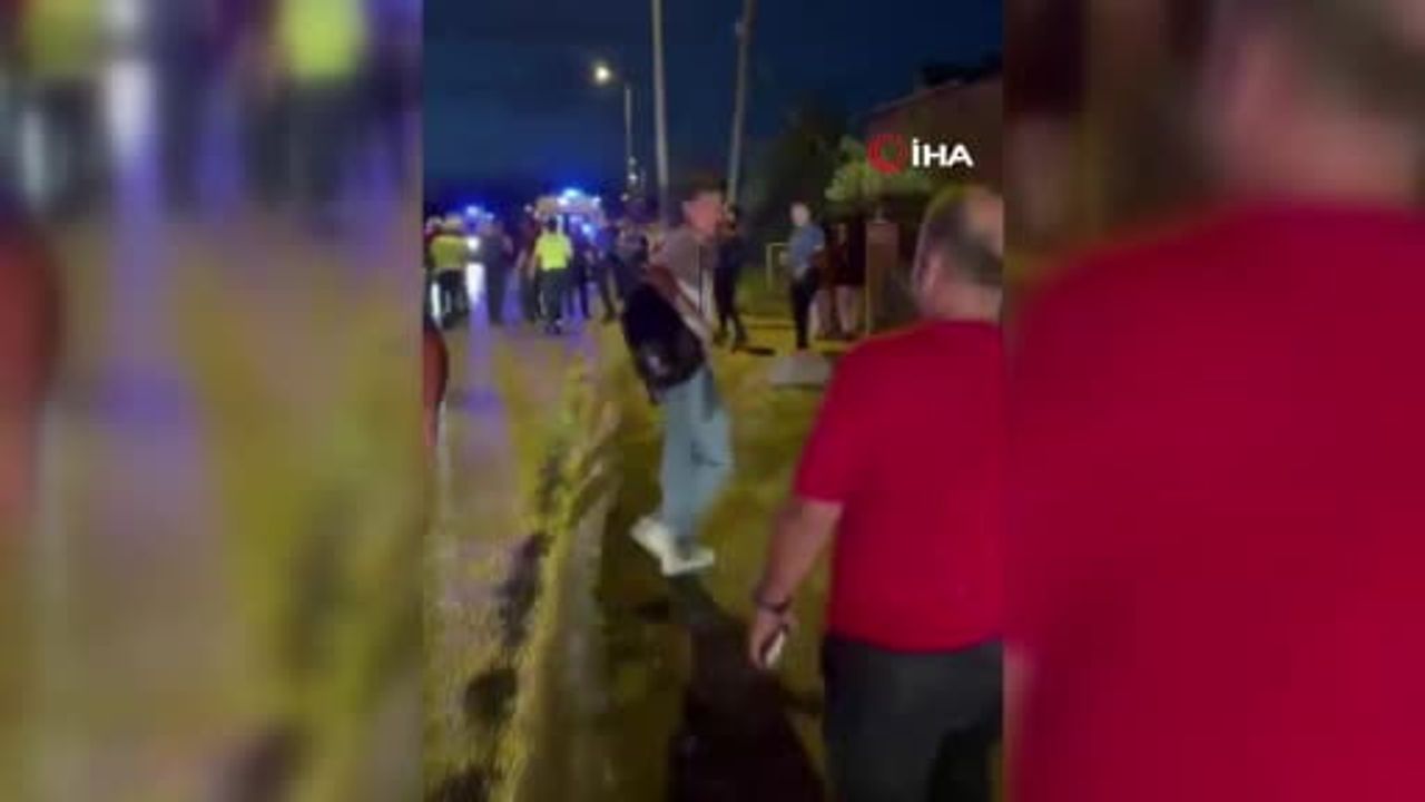Büyükçekmece'de yağışın etkisiyle servis devrildi: 18 yaralı
