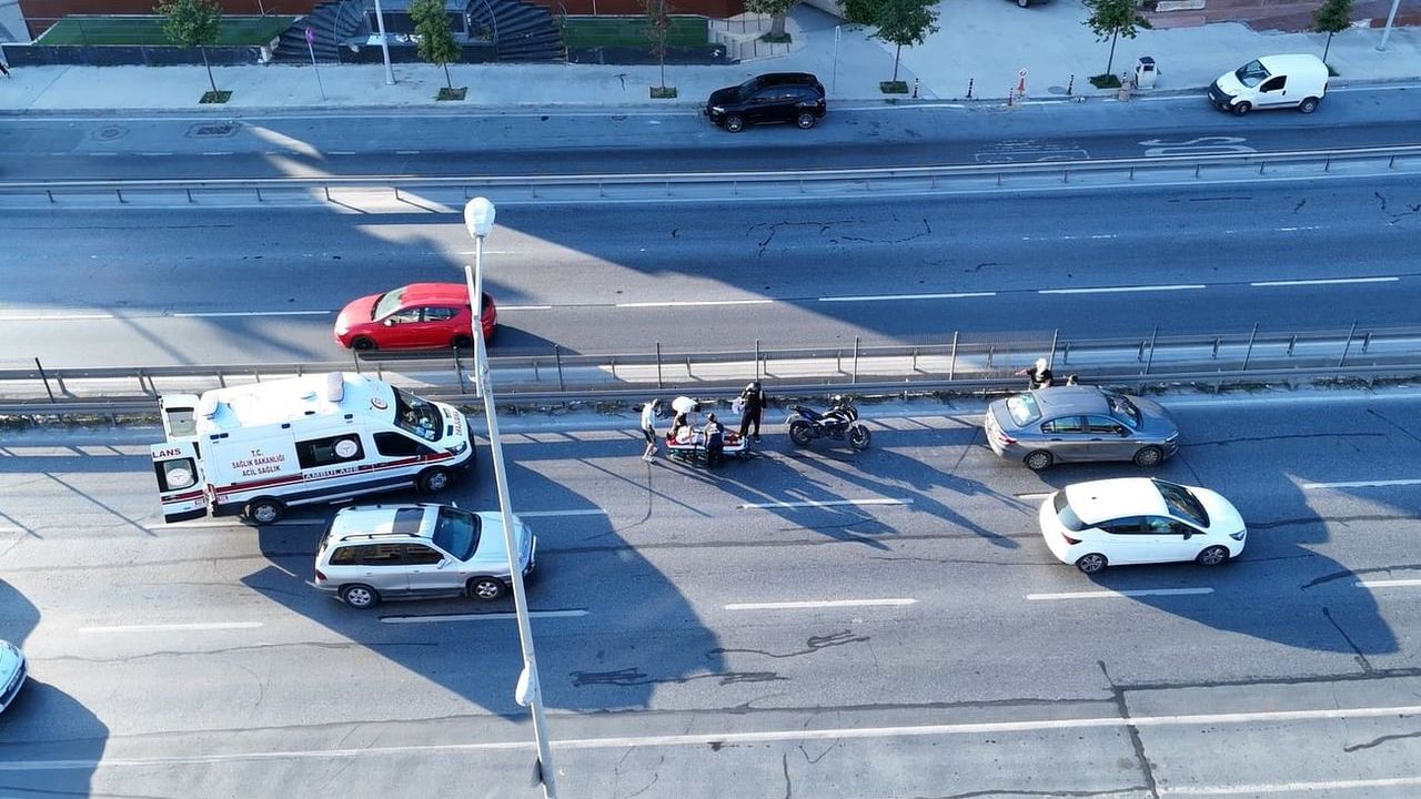 Büyükçekmece E-5'te çarpışma sonrası trafik durdu