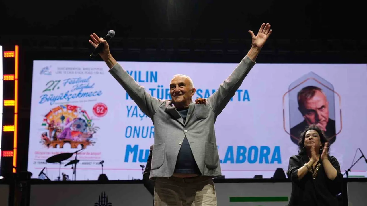 Büyükçekmece festivalinde iki usta sanatçıya yaşam boyu onur ödülü