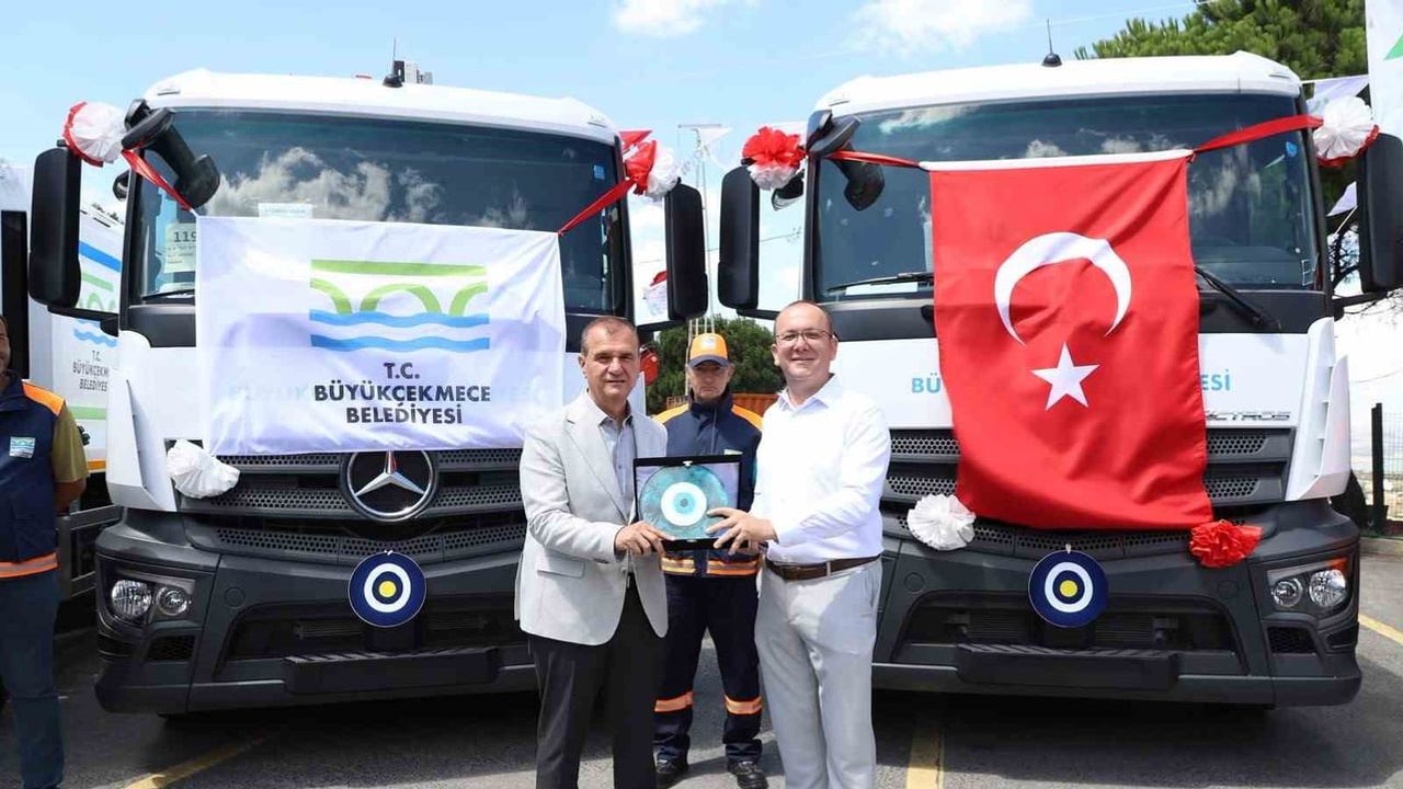 Büyükçekmece'nin hizmet gücü 8 yeni iş makinesiyle artıyor