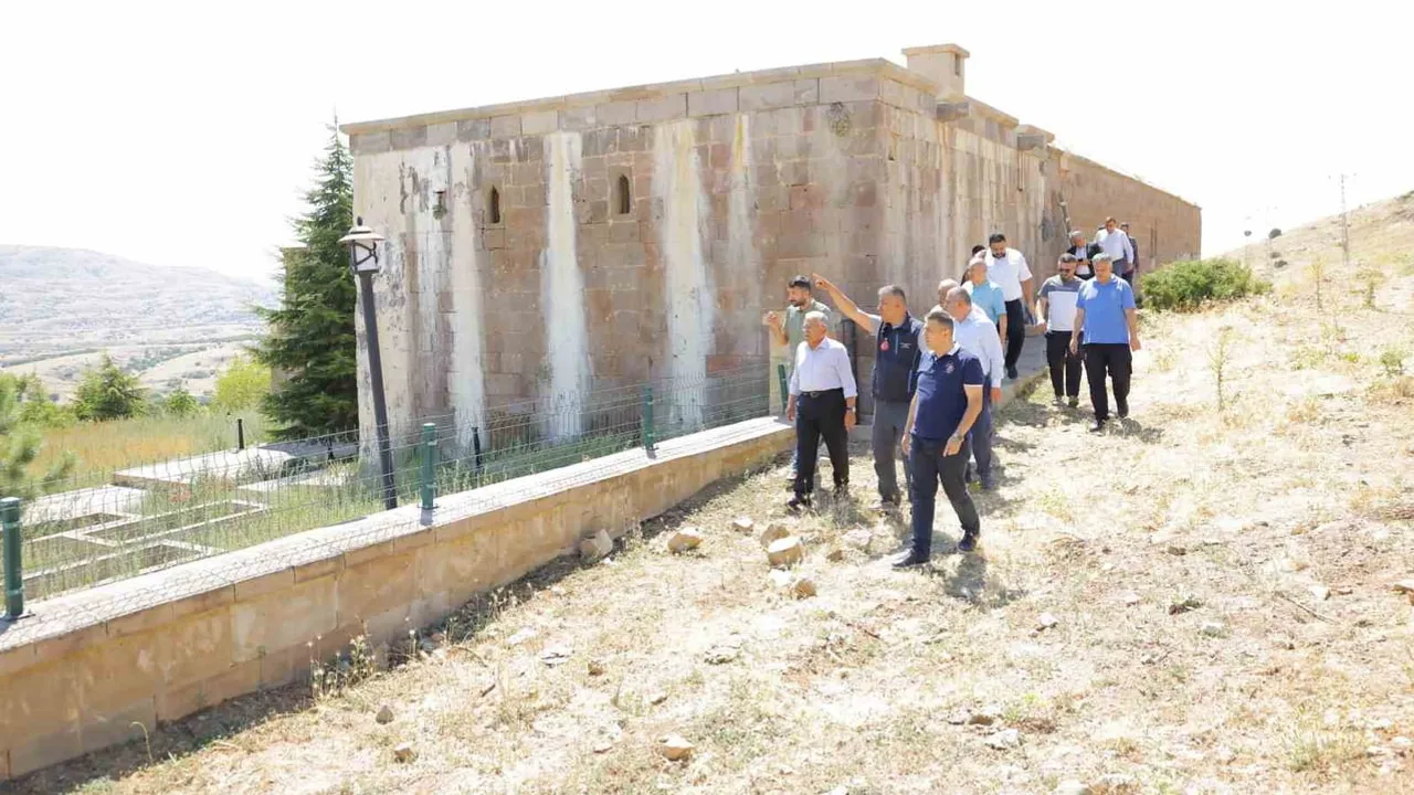 Büyükkılıç kırsal mahallelerde projeleri yerinde inceledi, halka buluştu