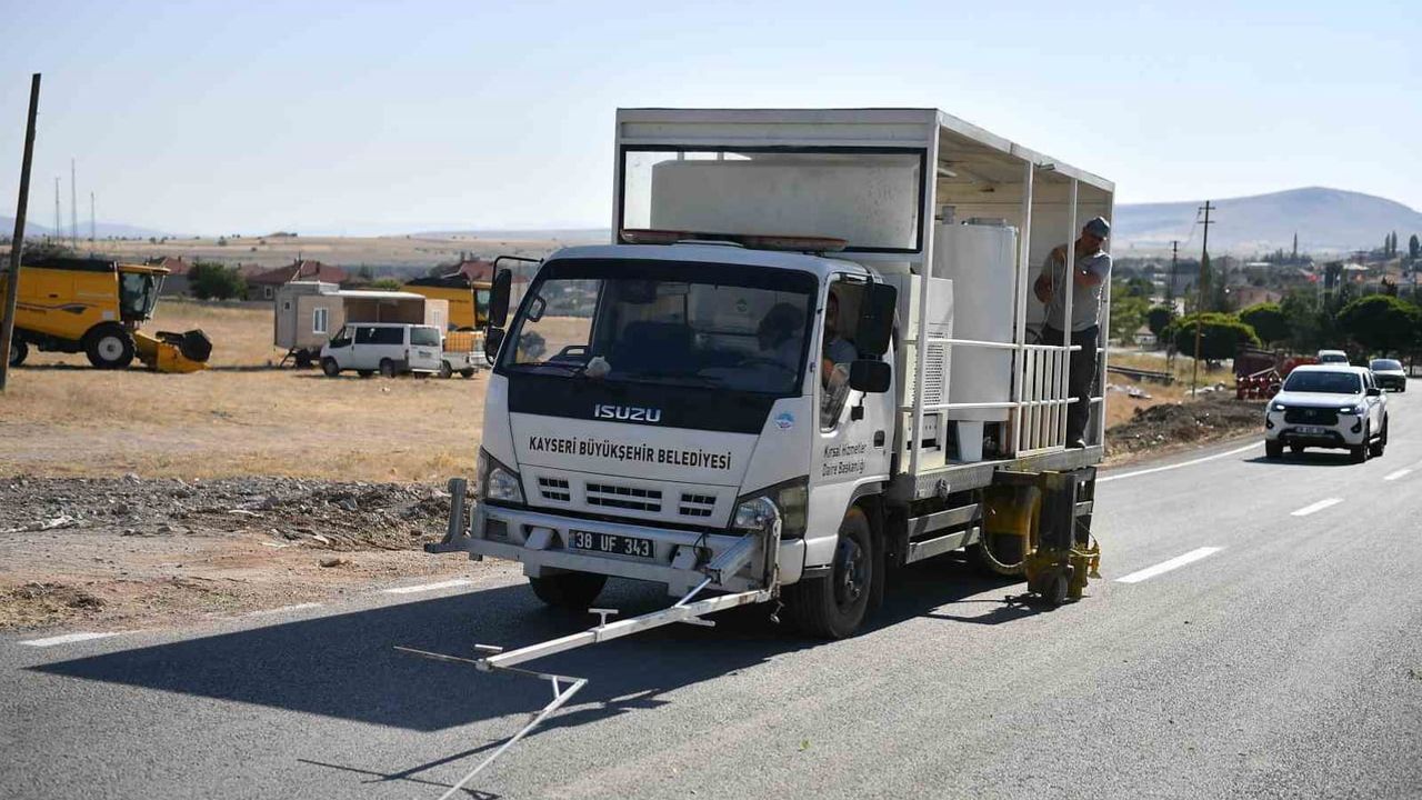 Büyükşehirden şenlik yollarına bakım ve etkinlik desteği